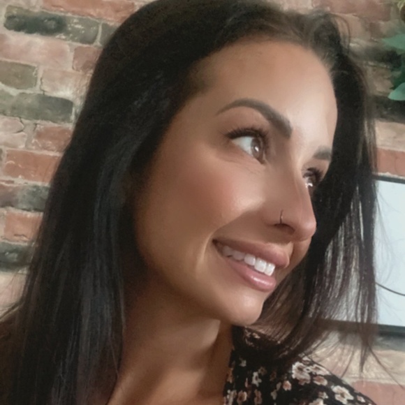 Meet your Posher, Lindsey-Marie - Picture 1 of 1